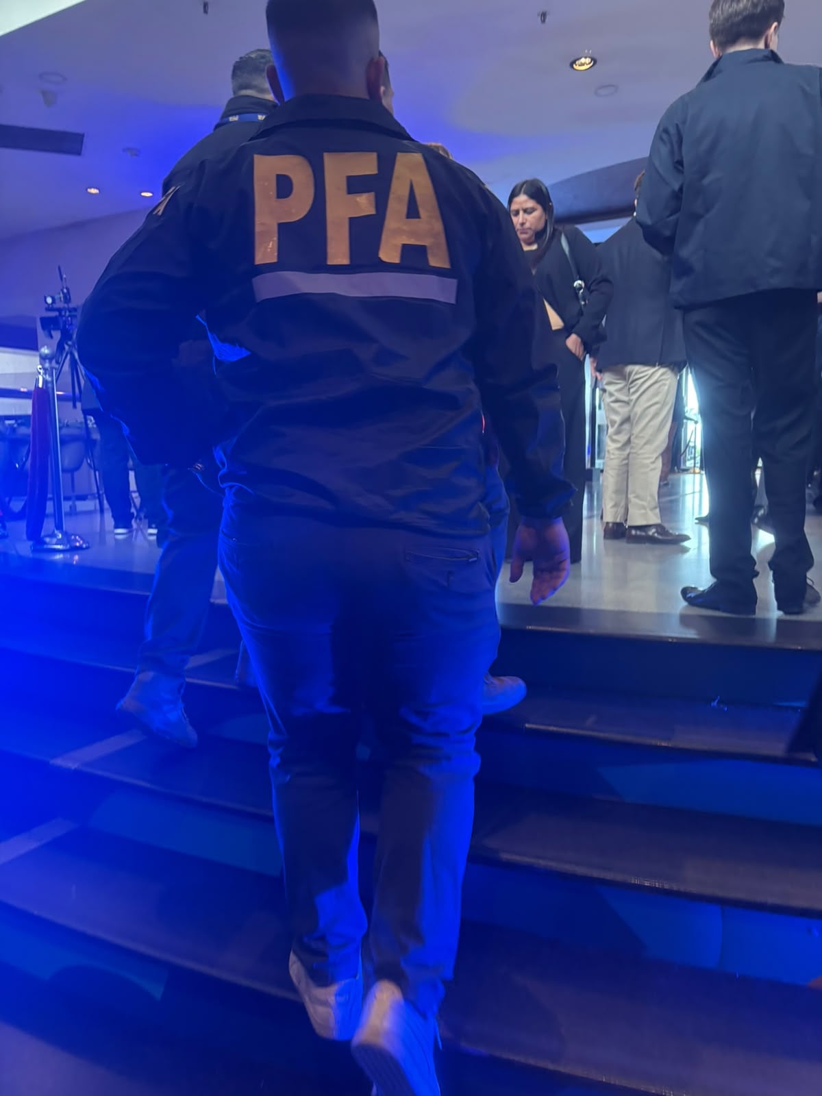 Sorprendió la fuerte presencia de la Policía Federal en el interior del hotel