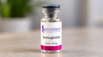 Durante una inspección sanitaria fueron encontrados viales identificados con la marca “Exogenics”, cuyo origen no pudo ser determinado. Cortesía: Ministerio de Salud