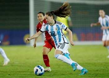 Estefania Banini brindó dos asistencias