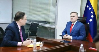 La defensa de Edmundo González Urrutia reclamó a la Fiscalía chavista respetar la presunción de inocencia y las garantías procesales (REUTERS)