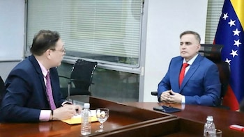 La defensa de Edmundo González Urrutia reclamó a la Fiscalía chavista respetar la presunción de inocencia y las garantías procesales