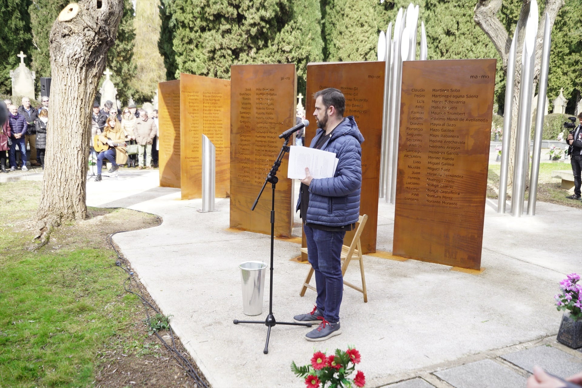 Inauguración, en 2023, del memorial en recuerdo de las víctimas del golpe de Estado de 1936 enterradas en el cementerio municipal de Logroño. (Alberto Ruiz / Europa Press)