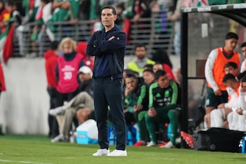El técnico de México Rafael Márquez durante el primer tiempo del partido amistoso contra Colombia, el sábado 26 de septiembre de 2026, en Baltimore. (AP Foto/Stephanie Scarbrough)