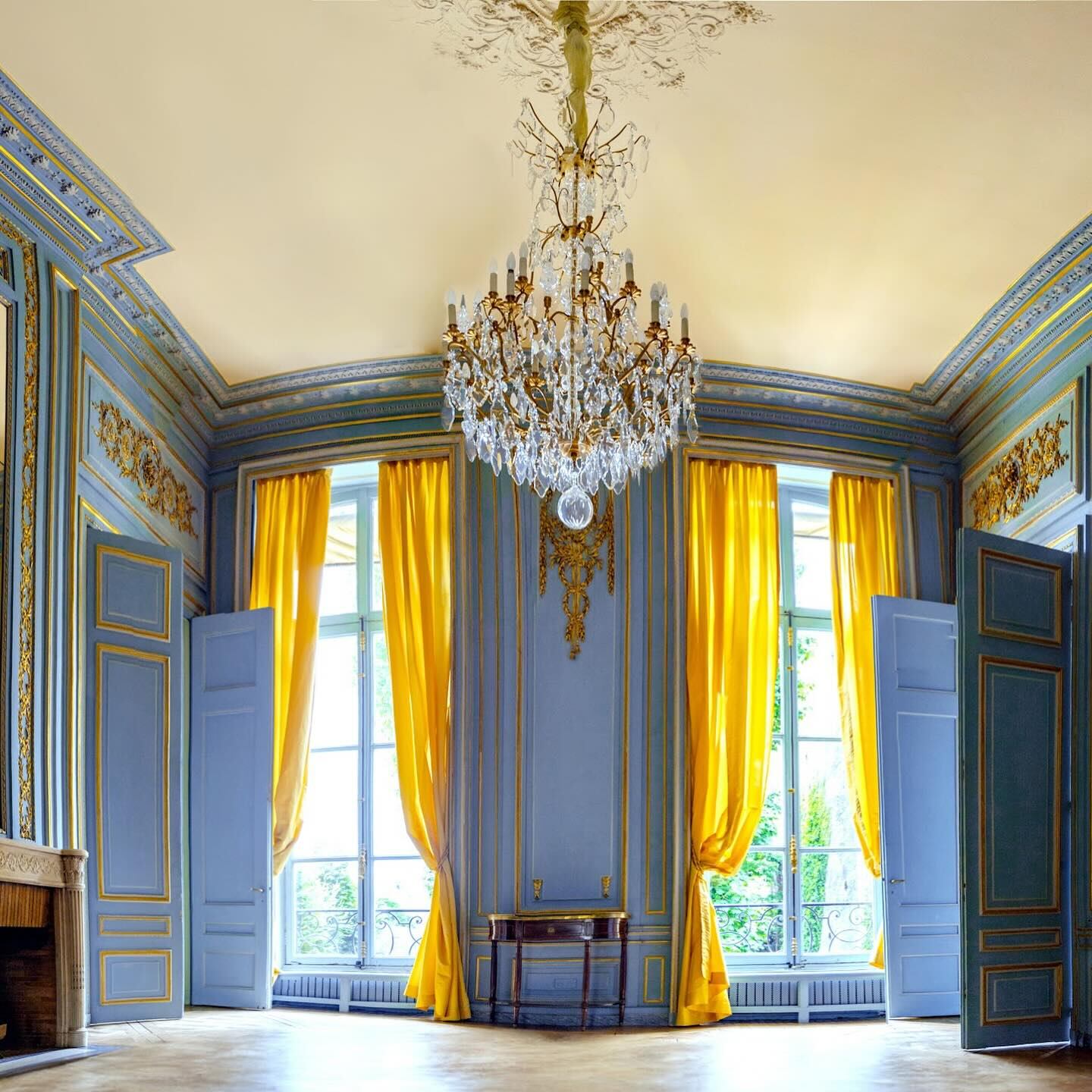 La Casa de América Latina en París fue escenario de otro momento central de la semana de promoción. Allí se inauguró “Archipiélagos improbables”, una exposición dedicada a la trayectoria del artista José Castillo.