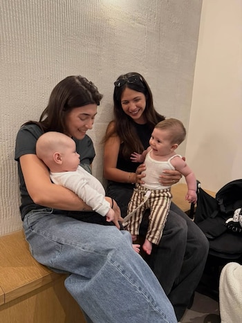 El carrusel de fotos de Ailén Cova y su hija Alaia en París