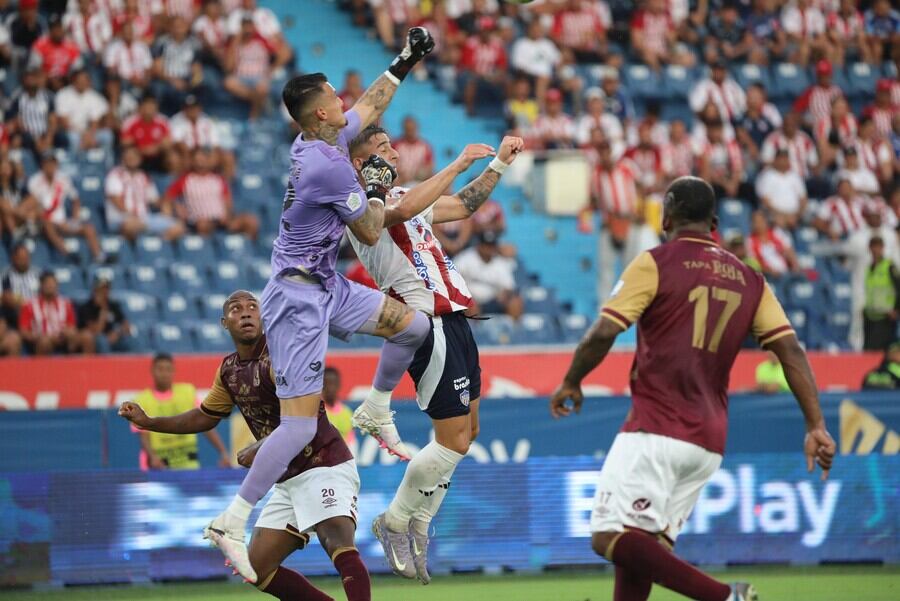 El portero uruguayo no pasó una buena noche en Bucaramanga y fue responsable de la derrota del Tolima-crédito Jairo Cassiani/Colprensa