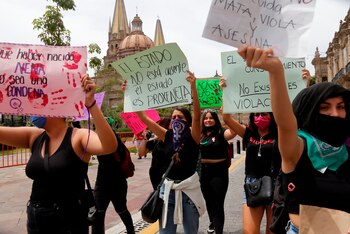Un grupo de mujeres feministas