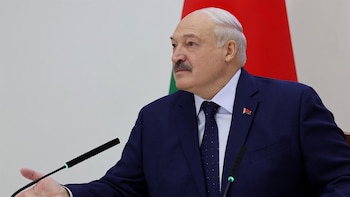 Lukashenko responsabiliza a Kiev del ataque contra un autobús de un equipo bielorruso de fútbol infantil