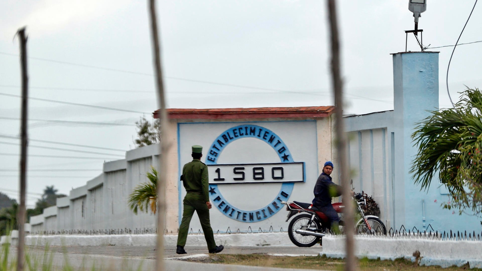 El CDPC registra 79 violaciones de derechos y cuatro muertes bajo custodia en Cuba durante septiembre (Foto EFE/ Ernesto Mastrascusa)