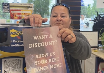 El local Sunoco & Halfmoon Car Wash busca mejorar el ánimo de los clientes con una dinámica lúdica