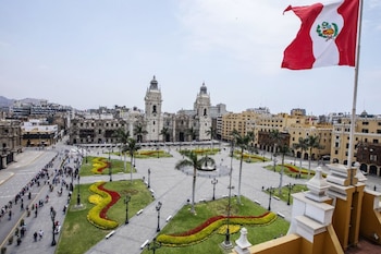 Como parte de la actividad, se impulsó una red de hermanamiento para recolectar víveres no perecederos destinados a ollas comunes, cunas y comedores parroquiales de la ciudad.