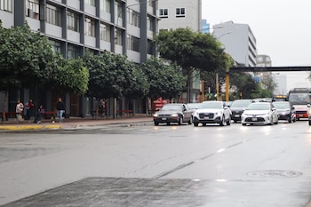 Lluvia en Lima: Intensa llovizna, bajas temperaturas y neblina se registró en varios distritos de la capital. (Infobae/Paula Elizalde)