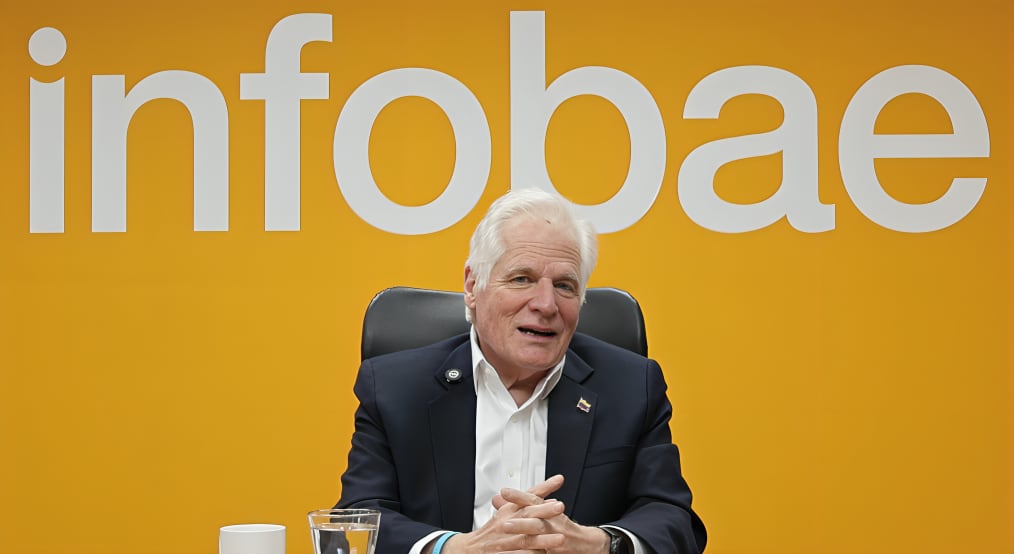 Uribe Londoño critica la política de considerar gestores de paz a miembros de grupos armados y la permisividad frente al consumo de drogas - crédito Infobae Colombia