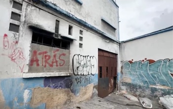 El cuerpo de un hombre fue localizado en una vivienda abandonada ubicada en la zona 1 de la ciudad de Guatemala. Los restos presentaban evidente estado de descomposición.