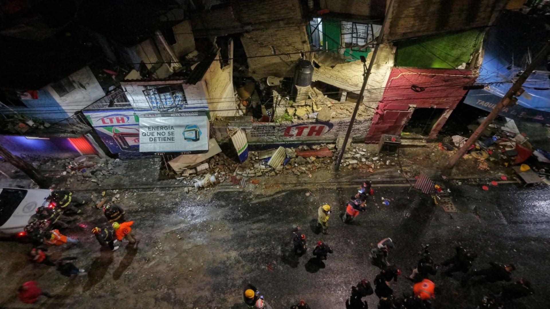 La Fiscalía capitalina reportó además que hay 14 personas heridas tras el accidente. Crédito: X - @LopezCasarinJ