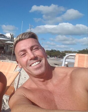 Gil es fisicoculturista y trabajaba