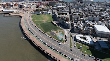 Montevideo quiere recuperar su casco histórico: el plan para ocupar viviendas vacías y atraer jóvenes a Ciudad Vieja