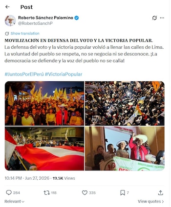Cuatro fotografías muestran multitudes de personas con banderas peruanas y pancartas en una manifestación. Se observa a Roberto Sánchez Palomino