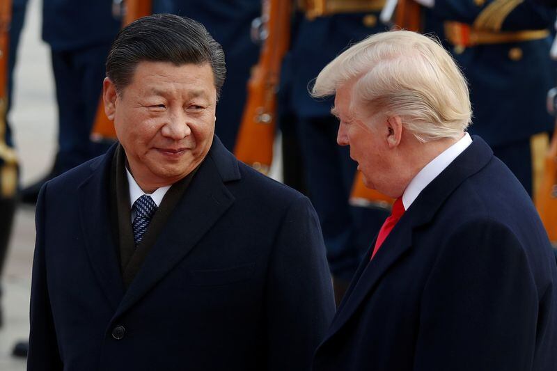 Imagen de archivo del presidente de Estados Unidos, Donald Trump, junto al presidente de China, Xi Jinping, en el Gran Salón del Pueblo en Beijing en noviembre de 2017 (REUTERS/Damir Sagolj)