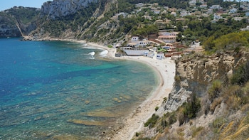La cala valenciana que es perfecta para una escapada: aguas cristalinas y rincones simbólicos
