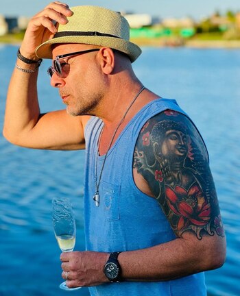 Perillo viaja por el mundo