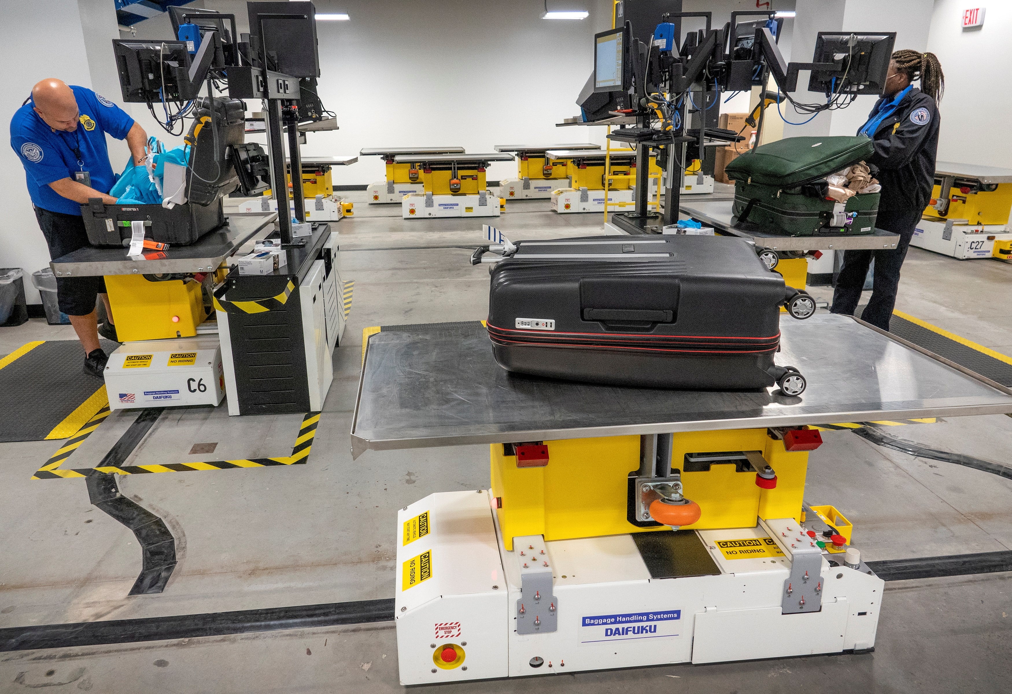 El artículo 27 de la Convención de Viena establece la inviolabilidad de la valija diplomática siempre que esté debidamente identificada. EFE/Cristóbal Herrera