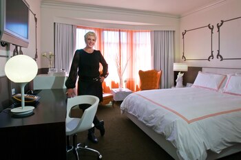 -- PHOTO MOVED IN ADVANCE