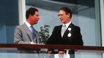 Sir Robert Fellowes con el