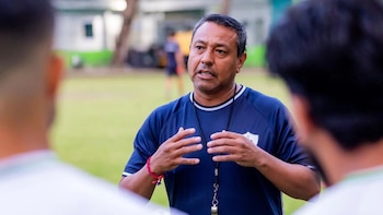Nolberto Solano se marca un propósito más ambicioso con Pakistán: “Hay que cambiar su mentalidad para que se convierta en un equipo competitivo”
