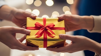 Por qué dar regalos brinda