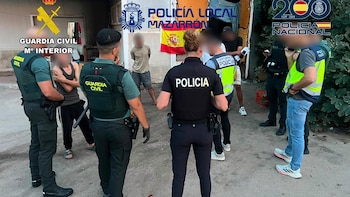 Identificadas 85 personas y seis detenidos en un dispositivo en centros de trabajo y de ocio en Mazarrón