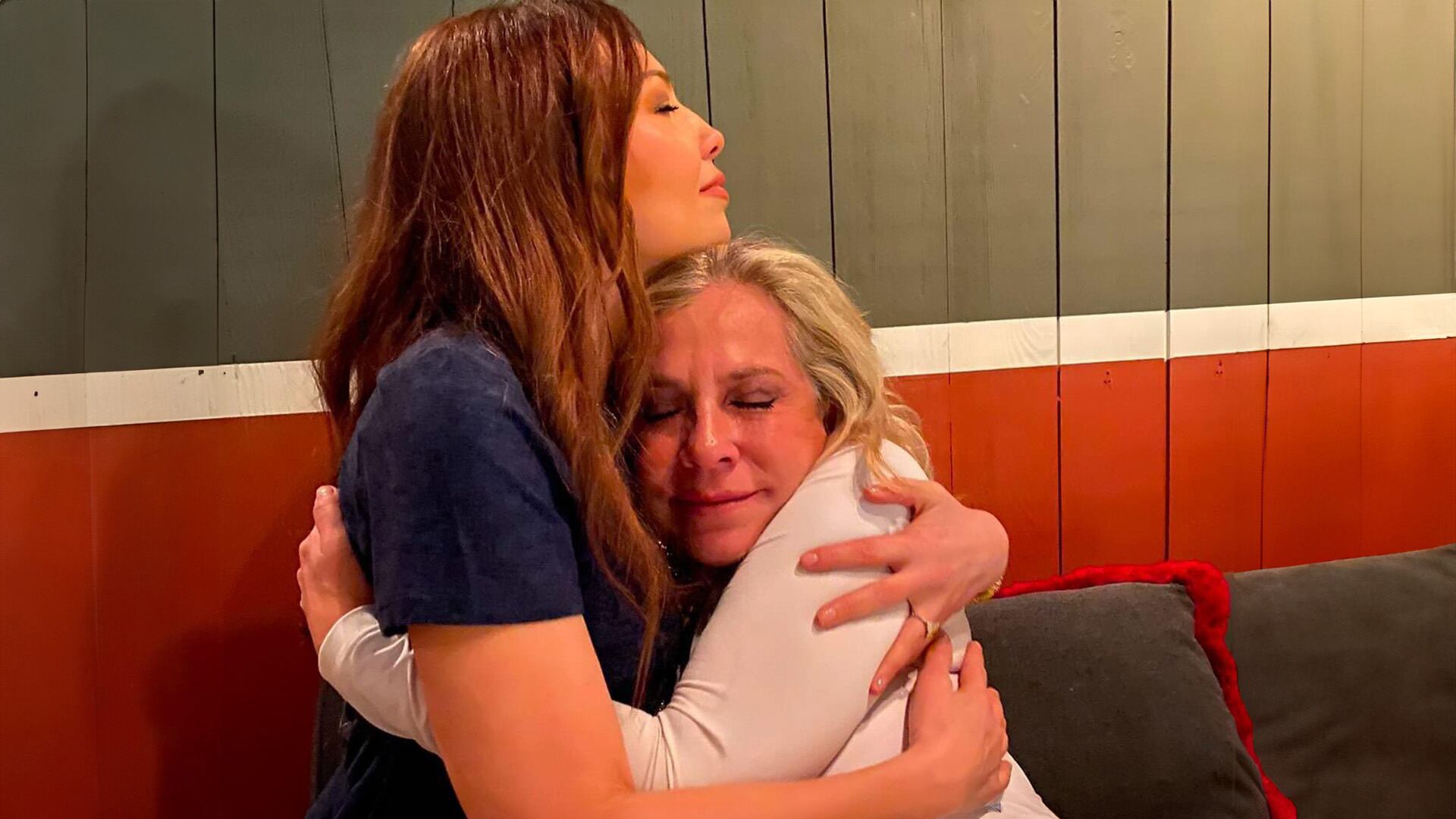 La cantante le dijo adiós a su hermana.Foto: X, @thalia