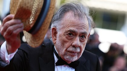 Con bastón y sombrero, Coppola hizo vibrar la alfombra roja de Cannes