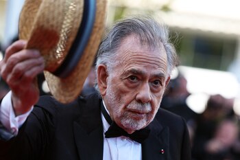 Con bastón y sombrero, Coppola