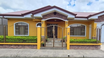 Vivienda ocupada creció en Costa Rica durante 2025 y las casas completamente pagadas concentran el 66% de la tenencia