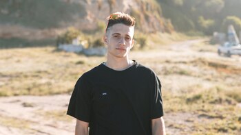 Wos editó "Tres Puntos Suspensivos",