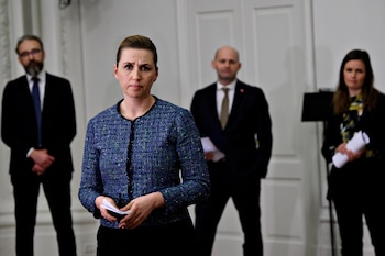 La primera ministra de Dinamarca, Mette Frederiksen en el Palacio de Christiansborg en Copenhague, el 22 de marzo de 2021 (Ritzau Scanpix/Philip Davali vía REUTERS)