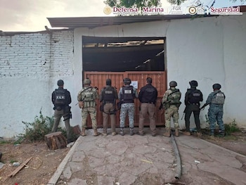 Aseguran 203 kilos de metanfetamina junto a miles de litros de precursores y equipo de laboratorio en San Luis Potosí. Marina