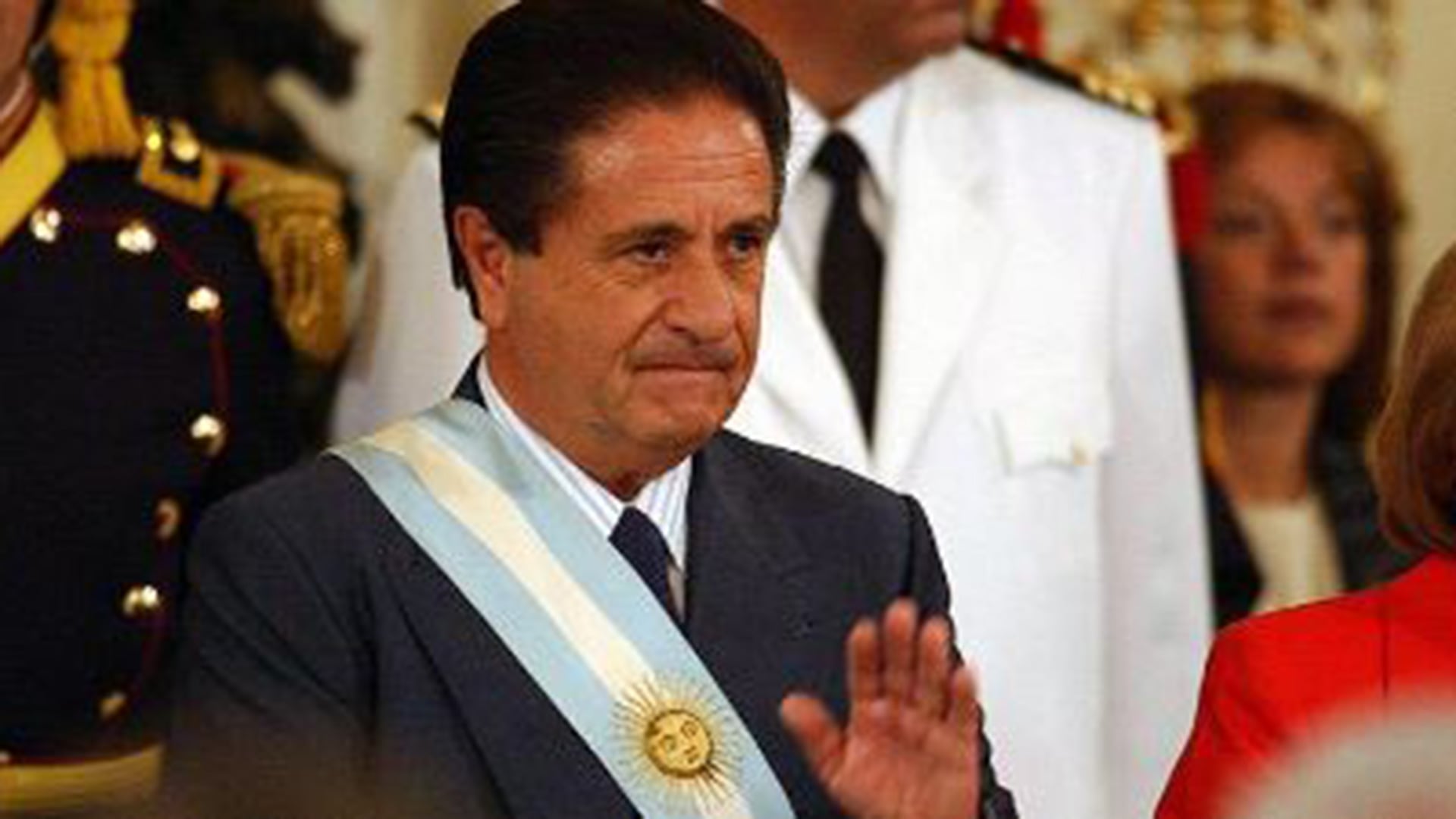 Eduardo Duhalde cuando asumió como presidente de la Nación el 2 de enero de 2002