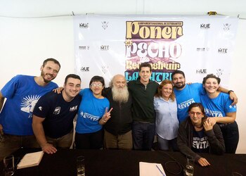 Eduardo "Wado" de Pedro junto