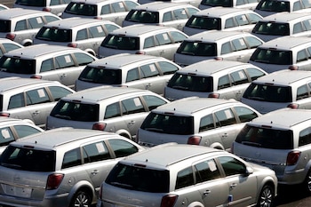 Coches nuevos en una fábrica que Opel. EFE/Bernd Thissen