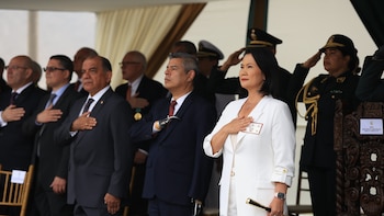 Presidenta Keiko Fujimori promete “respaldo político y económico” al nuevo comandante General de la PNP