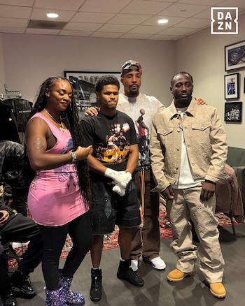 Shakur vs Teófimo (X@DAZNBoxing)