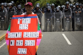 Personas participan en una manifestación