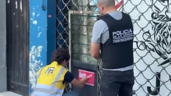 Descubrieron un prostíbulo oculto detrás de un supuesta barbería en Floresta
