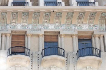 Los balcones y la fachada