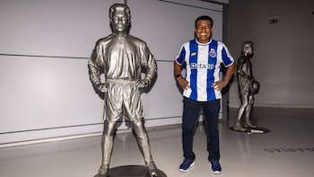 Teófilo Cubillas visitó el Estadio do Dragão y el Museo Porto, del que es ídolo absoluto, durante su viaje a Portugal