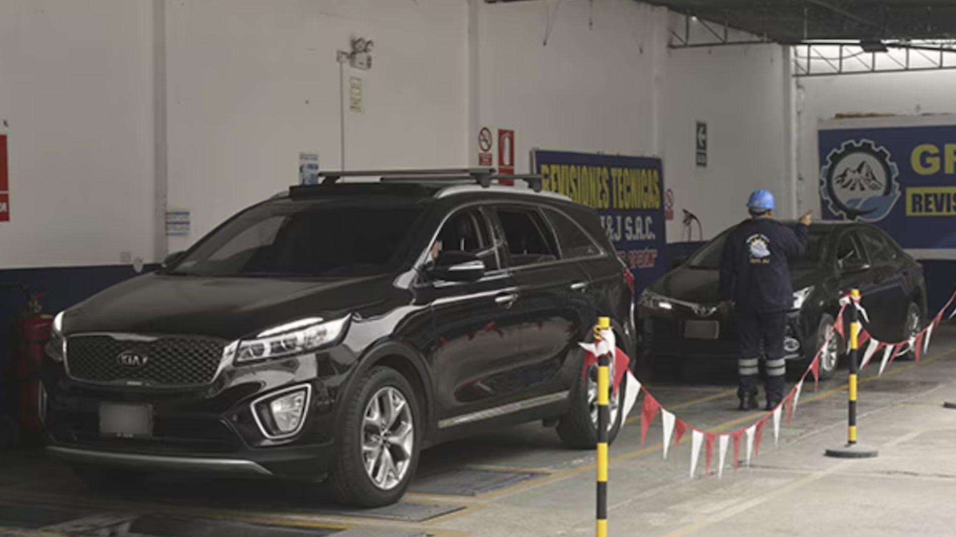 Conducir un vehículo sin el Certificado de Inspección Técnica Vehicular vigente constituye una infracción muy grave y puede ser sancionado con una multa equivalente al 50 % de una UIT, además del posible internamiento de la unidad - Créditos: Sutrán.