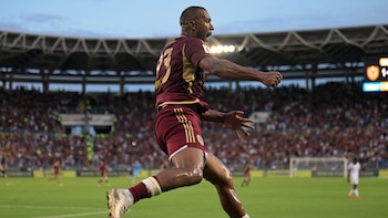 Venezuela le ganó 2-0 a Bolivia en una final anticipada por las Eliminatorias y sueña con el boleto al Mundial 2026