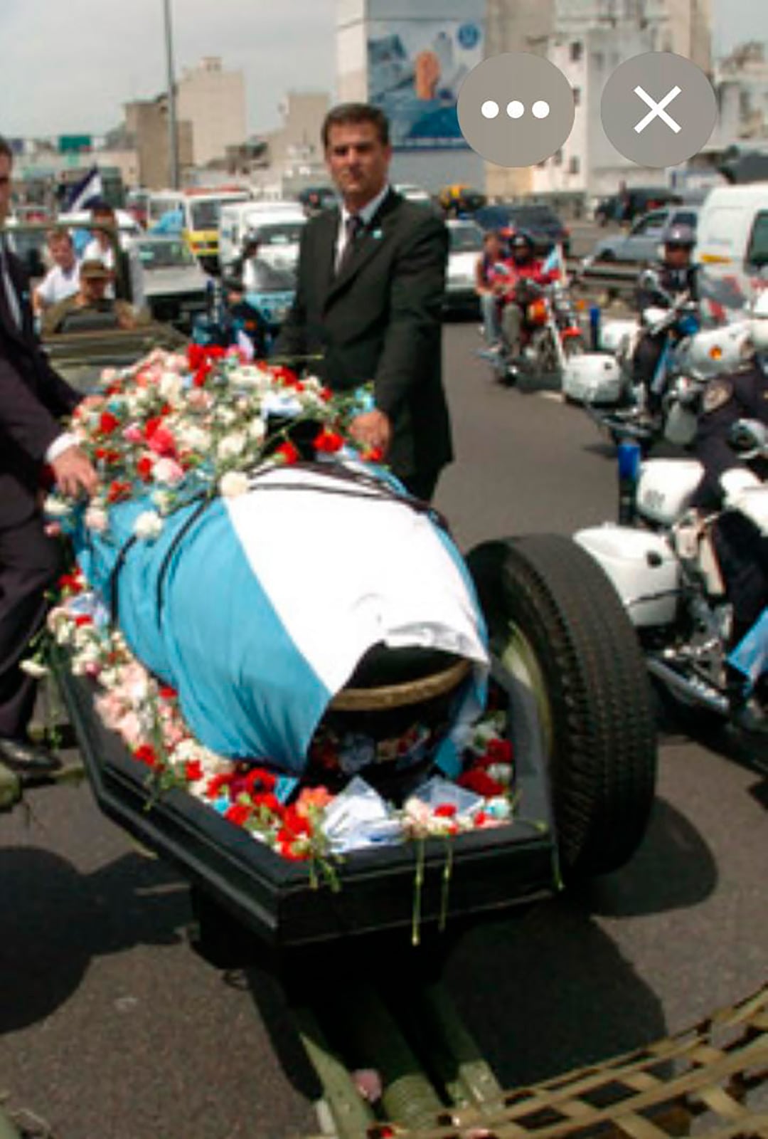 Daniel Carunchio durante el traslado del cuerpo de Perón en el 2006